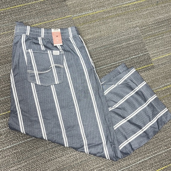 Levi’s Strauss Signature Striped Wide Leg Crop Plus Size Casual Pants - Picture 4 of 9